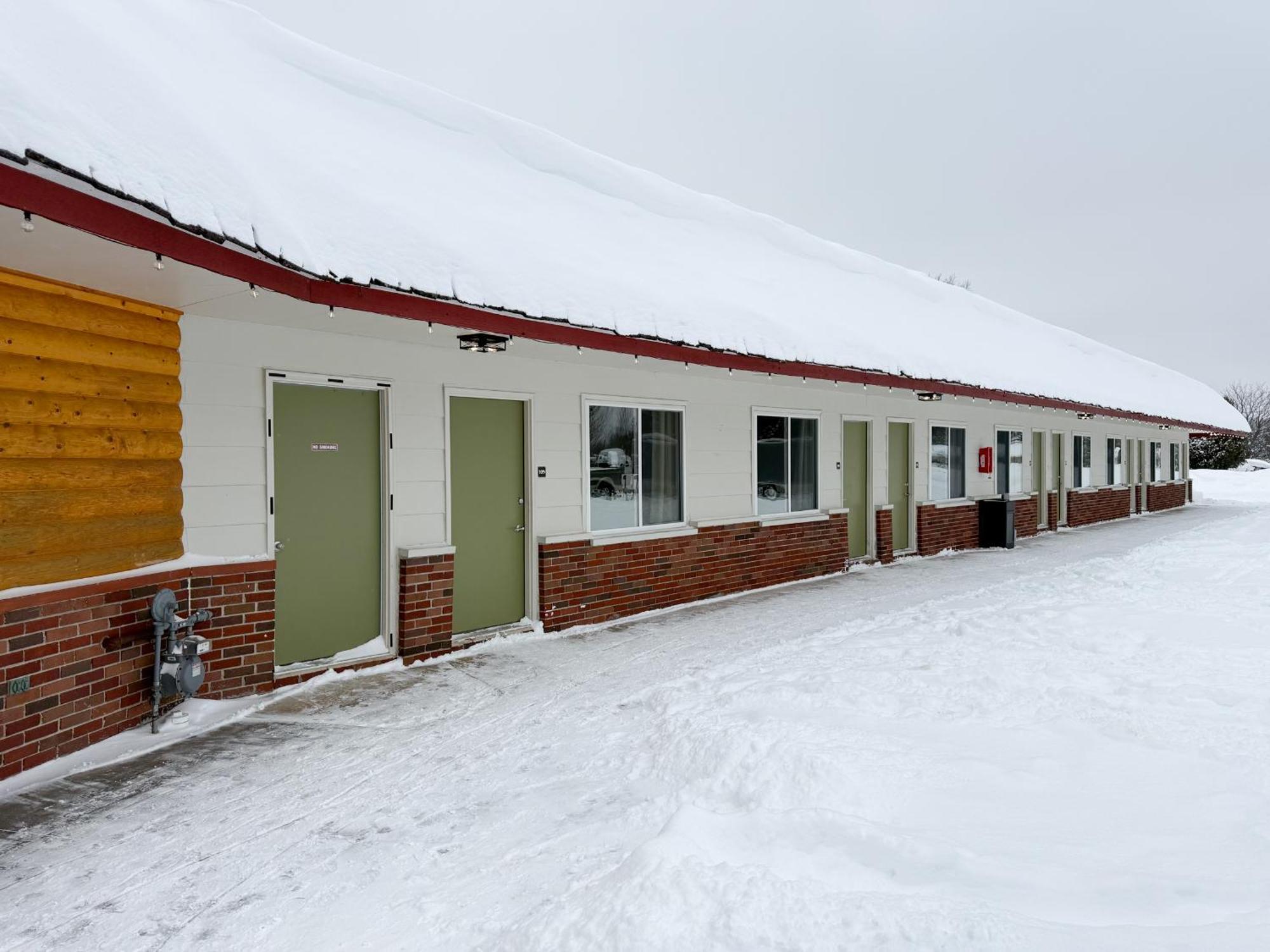 The Trail Inn - Newberry, Mi - Formerly Knollwood Inn - 13467 M-28 ภายนอก รูปภาพ