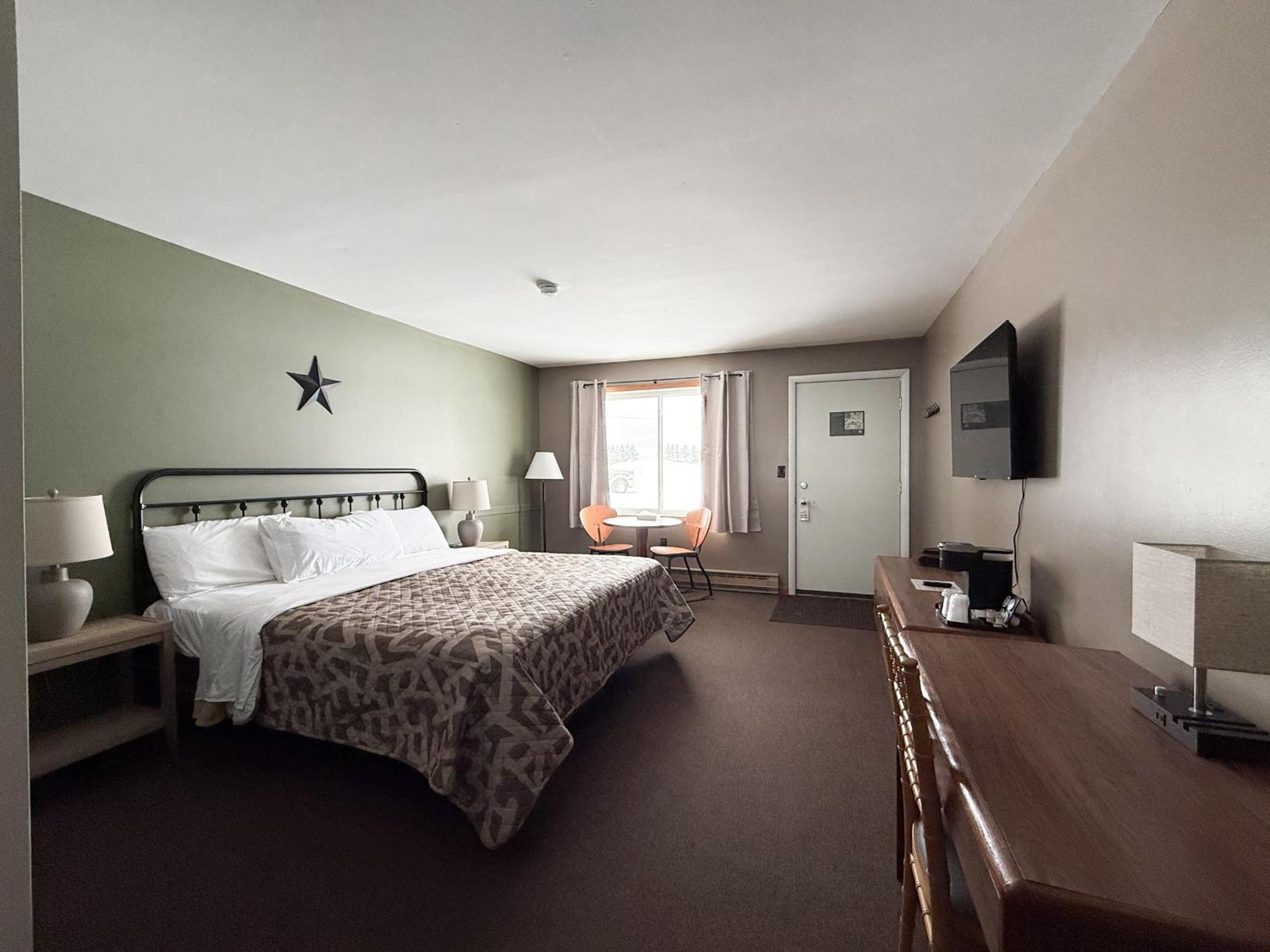 The Trail Inn - Newberry, Mi - Formerly Knollwood Inn - 13467 M-28 ภายนอก รูปภาพ