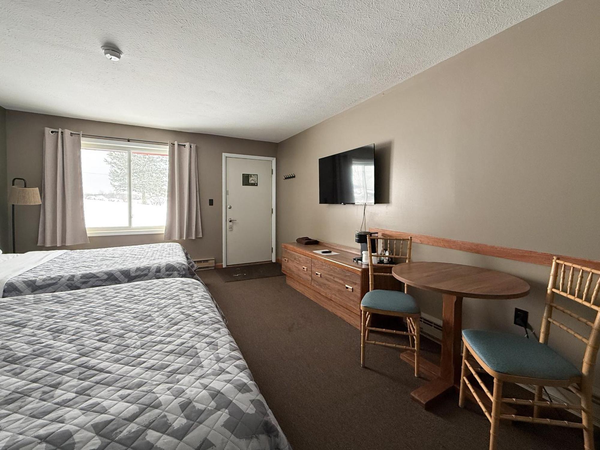 The Trail Inn - Newberry, Mi - Formerly Knollwood Inn - 13467 M-28 ภายนอก รูปภาพ
